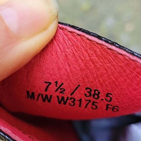 Born Black Leather Women's Boots Size 7.5 - Picture 10 of 15